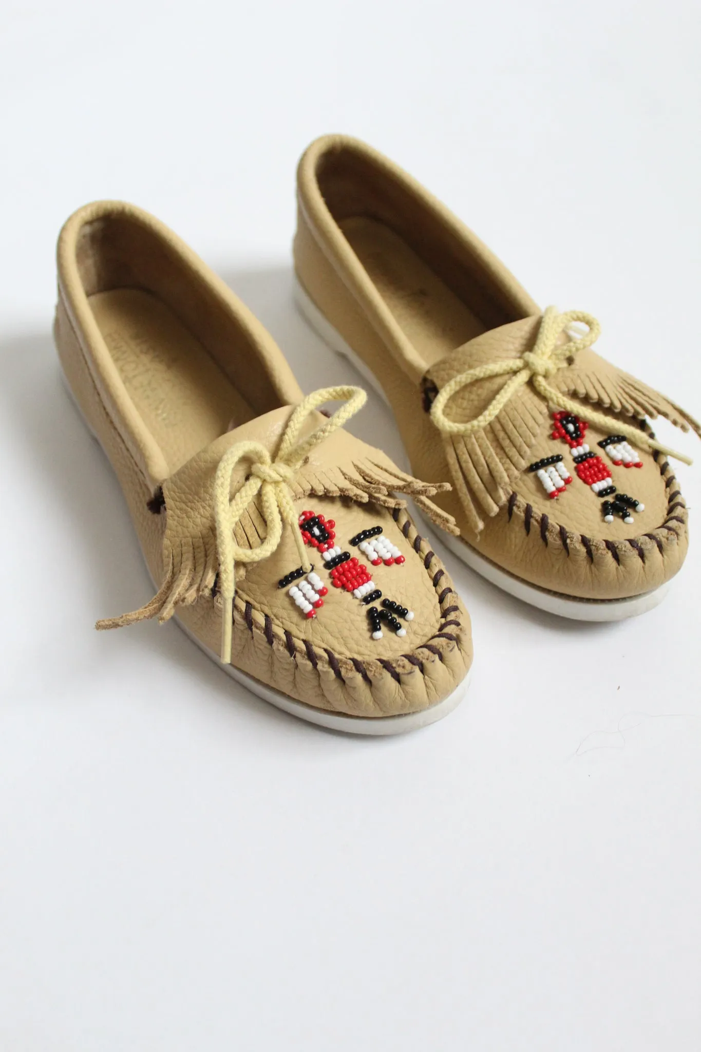 minnetonka moccasins sz. 8 1/2